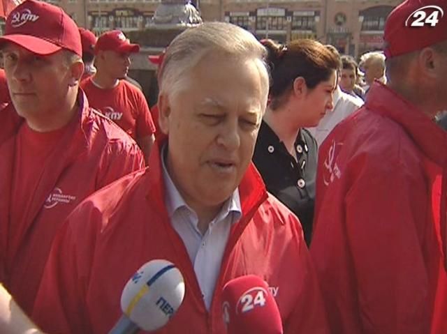 Итоги недели: Украинцы отпраздновали 1 мая с советскими лозунгами Итоги недели: Украинцы отпраздновали 1 мая с советскими лозунгами