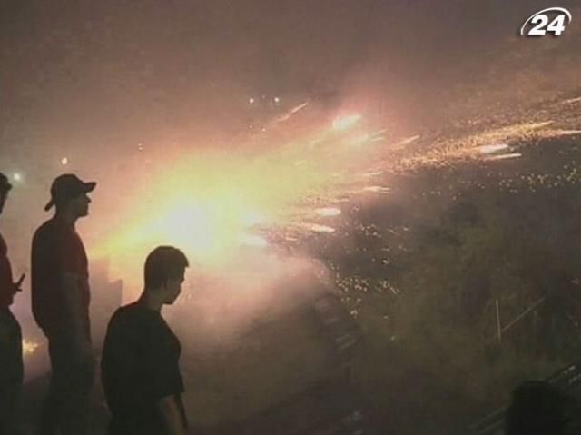 В Греции на Пасху устраивают "ракетную войну" (Видео) В Греции на Пасху устраивают "ракетную войну" (Видео)