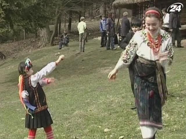 Украинцы сегодня празднуют Обливной понедельник Украинцы сегодня празднуют Обливной понедельник