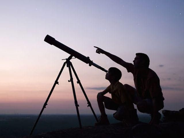 У травні землян чекає метеорний дощ, два затемнення і парад трьох планет У травні землян чекає метеорний дощ, два затемнення і парад трьох планет