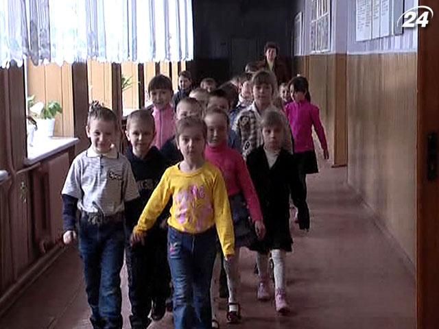 В Украине под угрозой закрытия около 2000 школ, - Николаенко