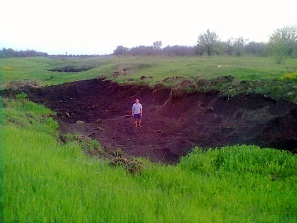 ЗМІ: На Луганщині крадуть навіть чорнозем (Фото)