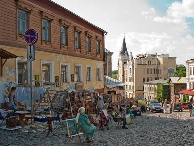 Андреевский спуск в Киеве закрыли для авто Андреевский спуск в Киеве закрыли для авто