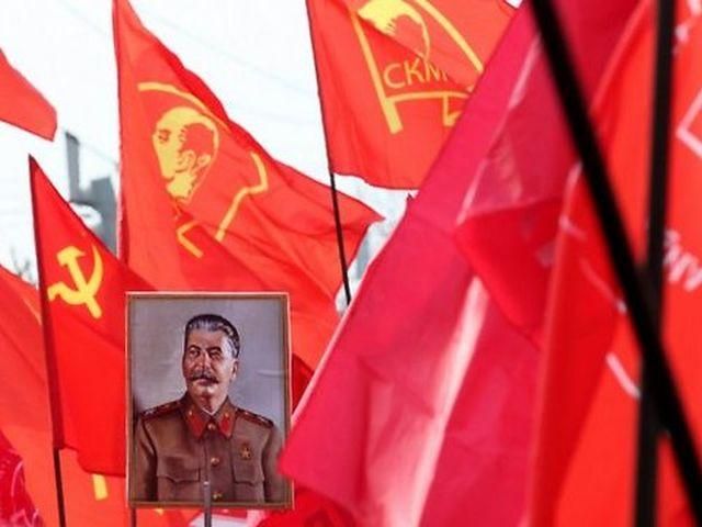 У Львові суд призупинив ухвалу міськради про заборону радянської символіки У Львові суд призупинив ухвалу міськради про заборону радянської символіки