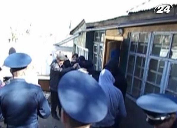 Київську вчительку поки не виселятимуть з будинку Київську вчительку поки не виселятимуть з будинку