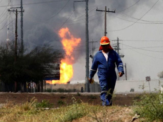 В Мексике взорвалась цистерна с газом: 15 погибших В Мексике взорвалась цистерна с газом: 15 погибших