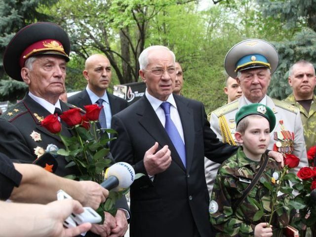 Азаров обещает социальную защиту для каждого ветерана