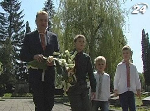 Мэр Львова почтил жертв Второй мировой войны Мэр Львова почтил жертв Второй мировой войны