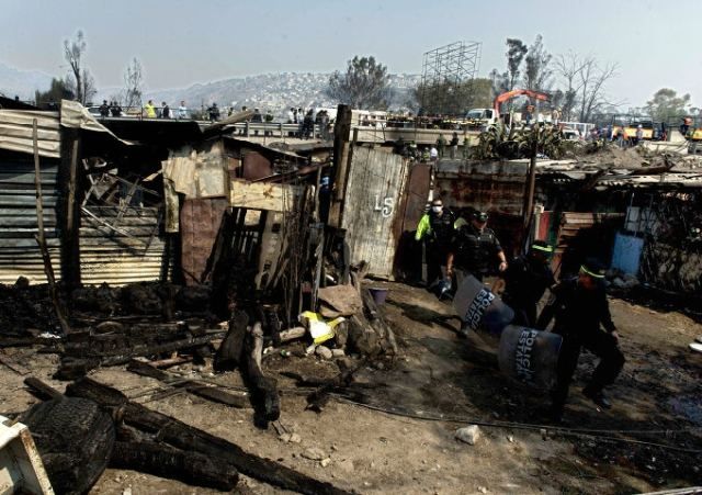 В Мексике возросло число жертв взрыва цистерны с газом
