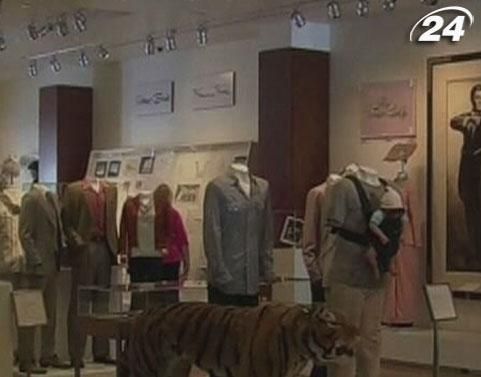 На 90-летие "Warner Bros" возобновили экспозицию киномузея На 90-летие "Warner Bros" возобновили экспозицию киномузея