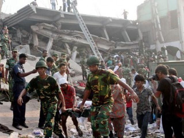 Обвал фабрики у Бангладеш забрав уже 803 життя Обвал фабрики у Бангладеш забрав уже 803 життя