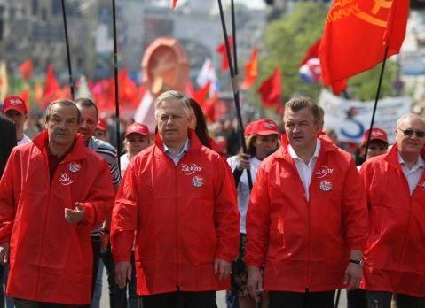 У Києві "Беркут" охороняє святкову ходу комуністів У Києві "Беркут" охороняє святкову ходу комуністів