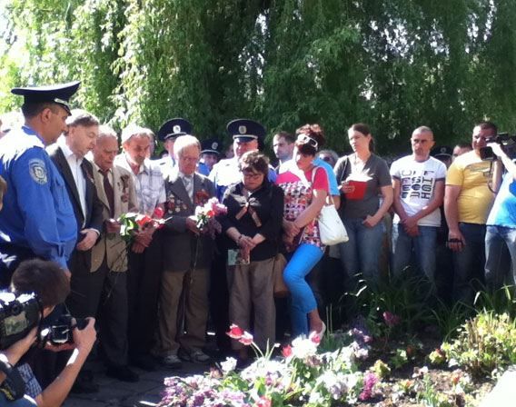 Львівські комуністи погодилися не розгортати червоний прапор Львівські комуністи погодилися не розгортати червоний прапор