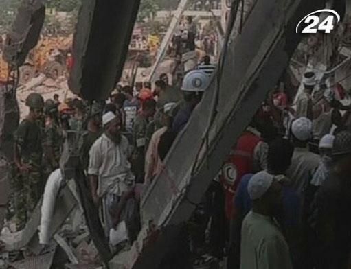 Кількість жертв в Бангладеш перевищила 900 осіб Кількість жертв в Бангладеш перевищила 900 осіб