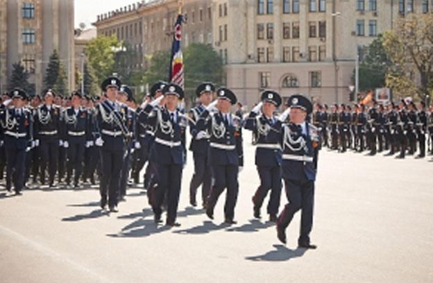 Харьков отметил День победы парадом