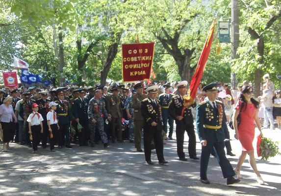 На парад до Дня Перемоги у Сімферополі прийшли 10 тисяч людей (Фото, Відео) На парад до Дня Перемоги у Сімферополі прийшли 10 тисяч людей (Фото, Відео)