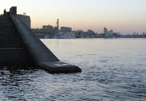 В Києві затопило переходи на Набережному шосе В Києві затопило переходи на Набережному шосе