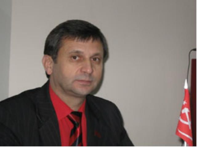 В Тернополе неизвестные разбили авто областного лидера коммунистов В Тернополе неизвестные разбили авто областного лидера коммунистов