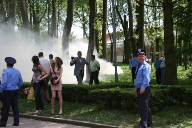 В Тернополе в День Победы были драки и дымовые шашки (Фото, Видео)