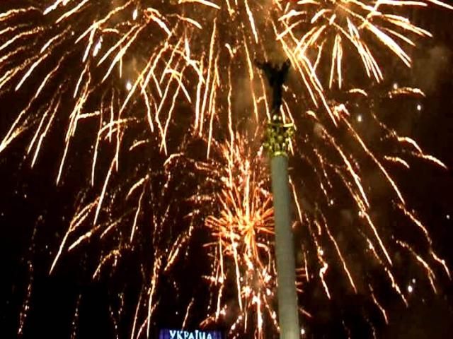 Під кінець відзначення 9 травня киян потішать феєрверком Під кінець відзначення 9 травня киян потішать феєрверком