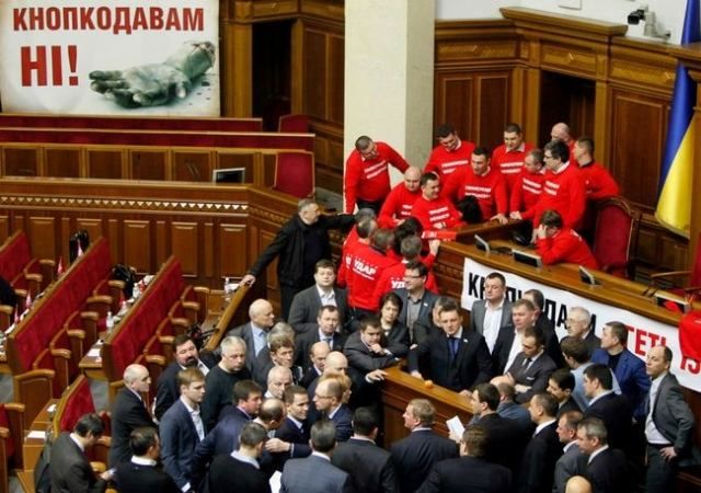 Опозиціонерів не судитимуть за блокування роботи Ради Опозиціонерів не судитимуть за блокування роботи Ради