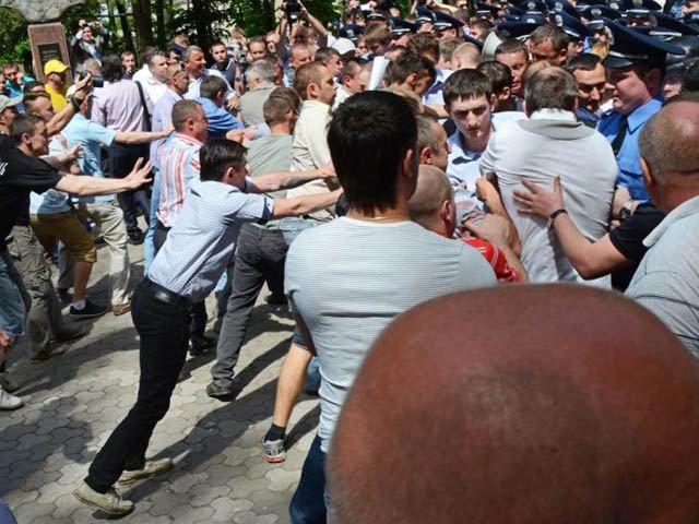 Прокуратура взялася за свободівців, які порушували порядок у Тернополі 9 травня Прокуратура взялася за свободівців, які порушували порядок у Тернополі 9 травня