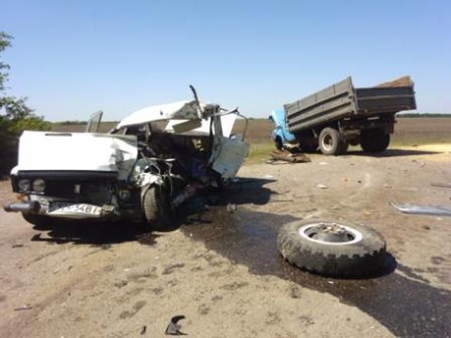 На Кіровоградщині у ДТП загинув чоловік та немовля (Фото) На Кіровоградщині у ДТП загинув чоловік та немовля (Фото)