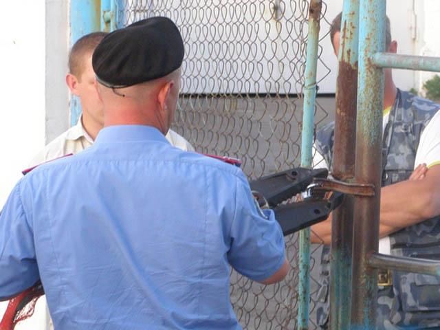 На Николаевщине милиция ворвалась на предприятие оппозиционера (Фото) На Николаевщине милиция ворвалась на предприятие оппозиционера (Фото)