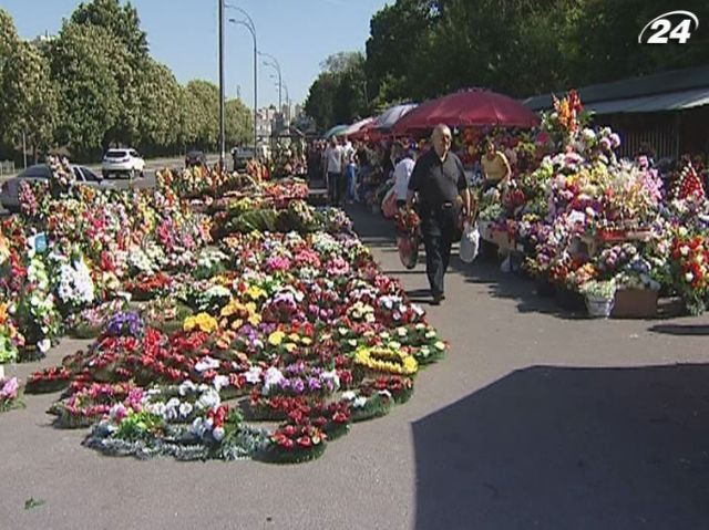 В Киеве 12-го мая ограничено движение транспорта возле кладбищ