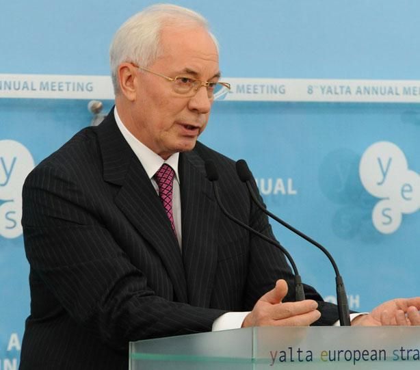 Азаров сказав, що уроки матері для нього залишилися найважливішими на все життя Азаров сказав, що уроки матері для нього залишилися найважливішими на все життя