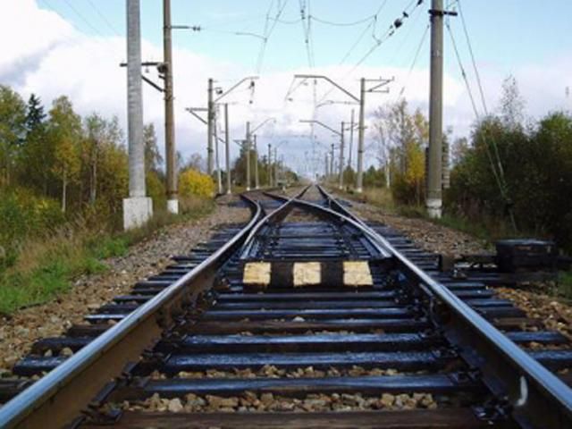 На Харьковщине поезд насмерть сбил молодую женщину
