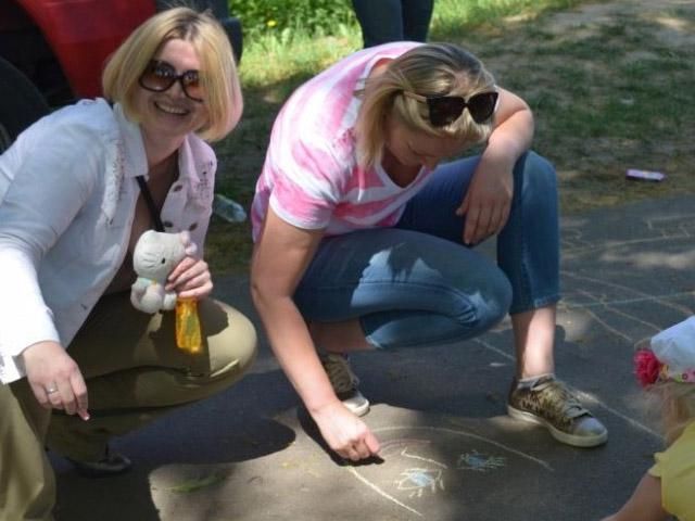 Геращенко: Безработица, низкие зарплаты - все это часто останавливает семьи иметь больше детей Геращенко: Безработица, низкие зарплаты - все это часто останавливает семьи иметь больше детей