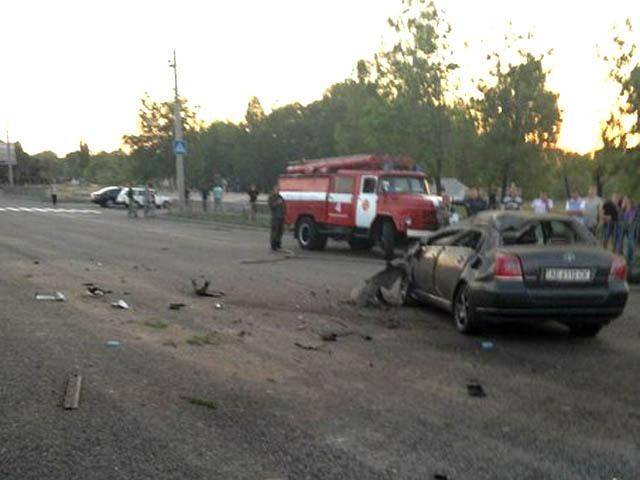 В Днепропетровске милиционер на огромной скорости вызвал ДТП (Фото) В Днепропетровске милиционер на огромной скорости вызвал ДТП (Фото)