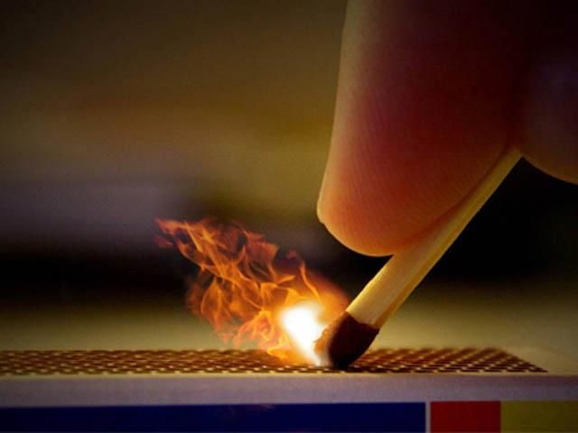 У Харкові хлопець облив дівчину самогоном і підпалив її У Харкові хлопець облив дівчину самогоном і підпалив її