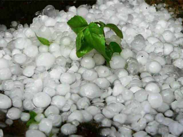 В Україні - штормове попередження, у Києві - грози та град В Україні - штормове попередження, у Києві - грози та град