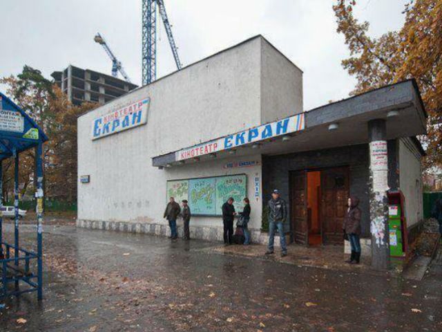 Найстаріший кінотеатр Києва перетворився у платний туалет