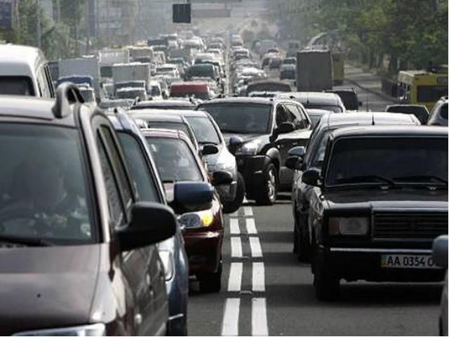 Центр Києва паралізований через затори (Фото) Центр Києва паралізований через затори (Фото)