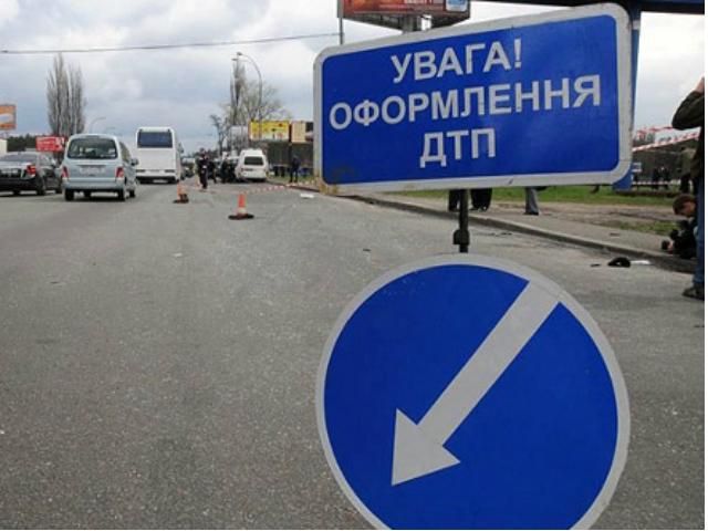 На Закарпатье автомобиль въехал в транспортную остановку. Есть погибшие На Закарпатье автомобиль въехал в транспортную остановку. Есть погибшие