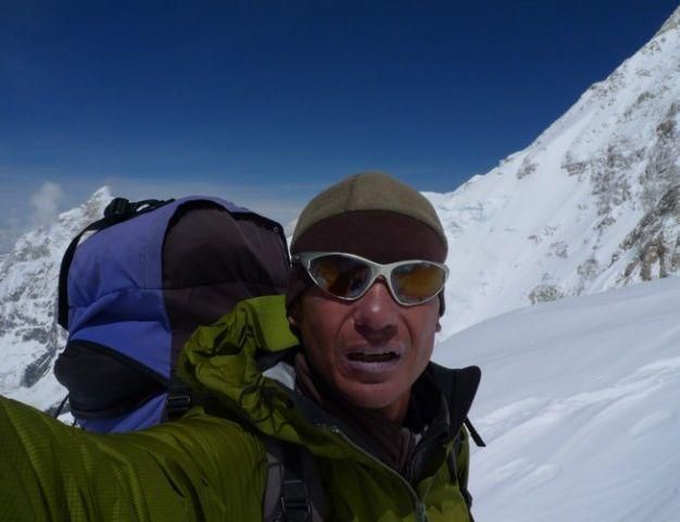 При покорении Эвереста по новому маршруту погиб известный российский альпинист
