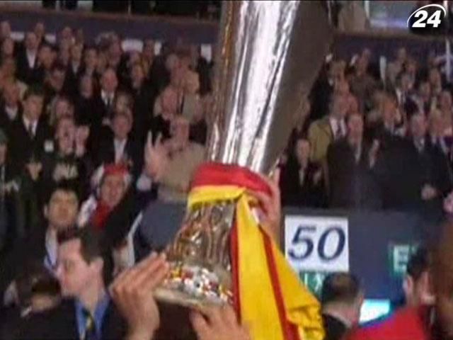 16 мая. "Севилья" выиграла Кубок УЕФА