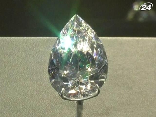 На аукціоні Christie’s продали діамант вагою понад 101 карат