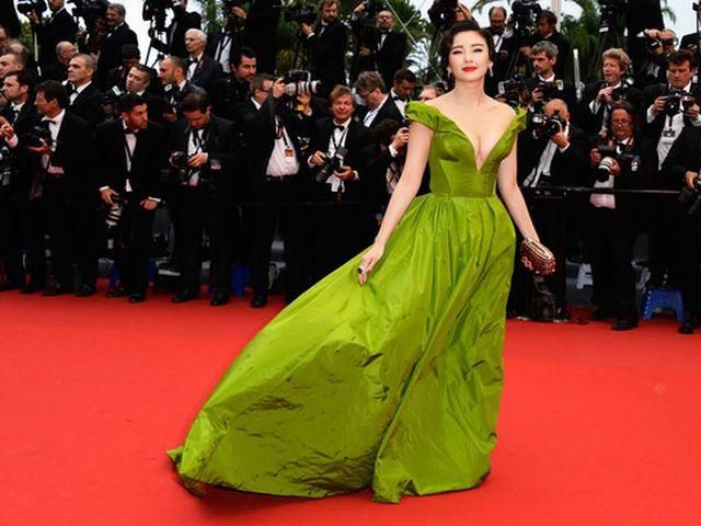Самые роскошные платья на красной дорожке Каннского кинофестиваля (Фото) Самые роскошные платья на красной дорожке Каннского кинофестиваля (Фото)