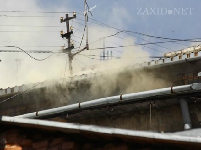 В центре Львова горела крыша и балконы двух домов (Фото. Видео)