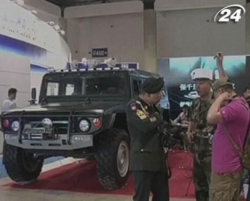 В Китае проходит выставка полицейского оборудования (Видео)