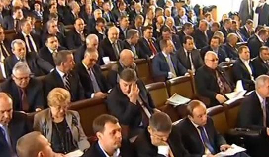 Депутаты не знают, как правильно легализовать принятые на выездном заседании законы Депутаты не знают, как правильно легализовать принятые на выездном заседании законы