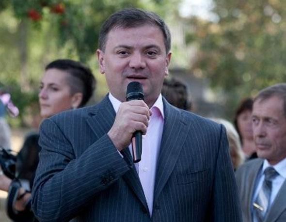 Регионал в Раде показал "фак", когда его снимали на камеру (Видео) Регионал в Раде показал "фак", когда его снимали на камеру (Видео)