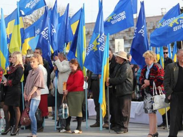 У Сімферополі пройшов "антифашистський мітинг" У Сімферополі пройшов "антифашистський мітинг"