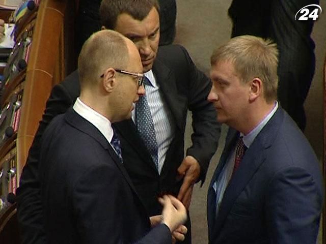 Оппозиция и Партия регионов разошлись в дате перевыборов Оппозиция и Партия регионов разошлись в дате перевыборов