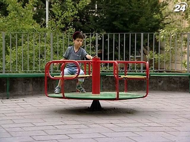 За 1-2 тижні усі дитмайданчики столиці пройдуть тест на безпеку, - КМДА За 1-2 тижні усі дитмайданчики столиці пройдуть тест на безпеку, - КМДА