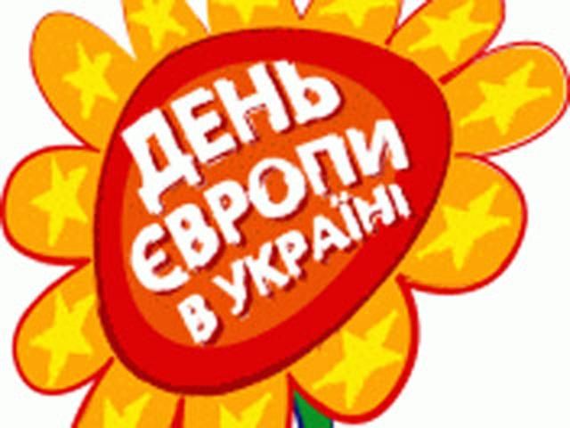 Поки опозиція мітингуватиме, на Хрещатику відбудеться парад барабанщиць Поки опозиція мітингуватиме, на Хрещатику відбудеться парад барабанщиць